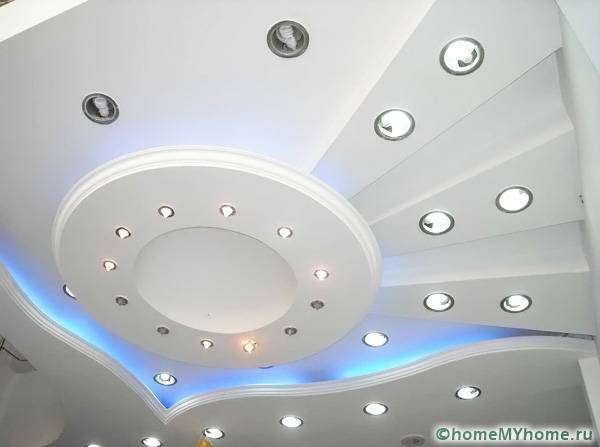 Конструкция с подсветкой самая эффектная часть помещения