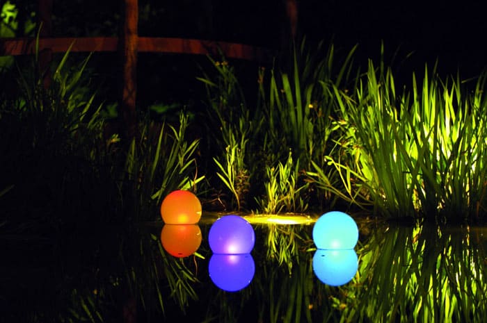 Да будет свет в нашем саду: выбираем светодиодный уличный светильник
