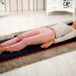 Массажный коврик для спины: разновидности, плюсы и минусы для здоровья