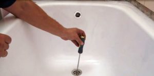 Как вернуть прежний вид сантехнике: выбираем качественный акриловый вкладыш в ванну